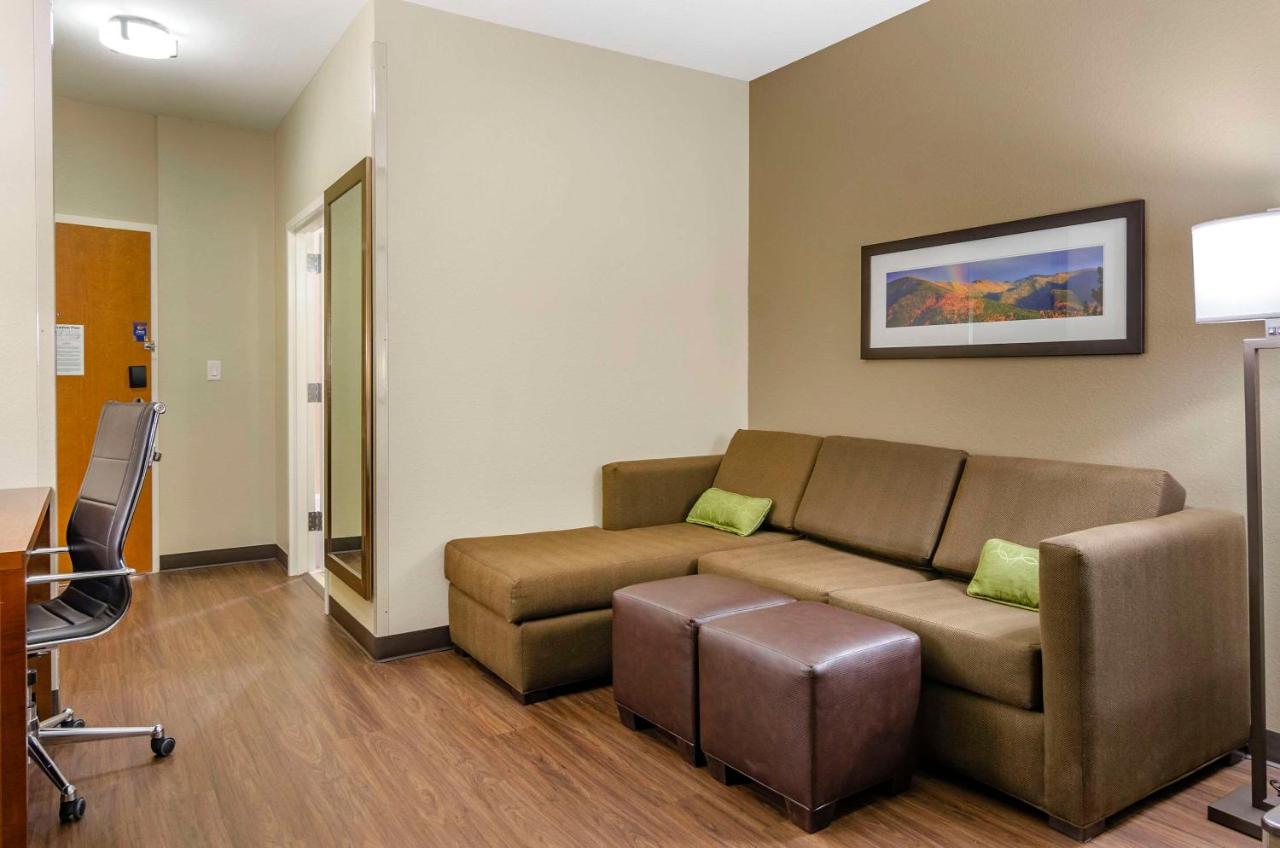 King Suite - Non-Smoking/Pet Friendly at Comfort Suites Helena Airport