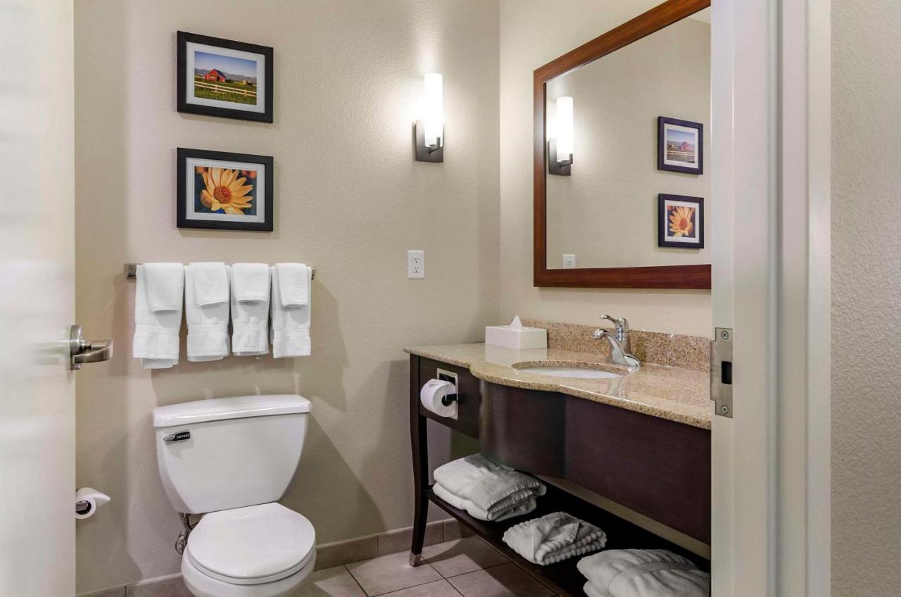 Suite with Two Queen Beds at Comfort Suites Helena Airport