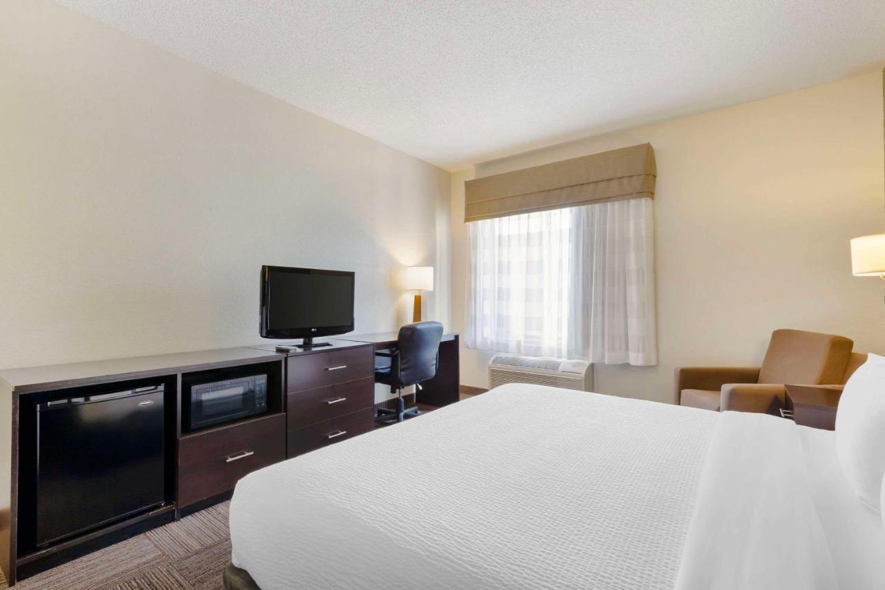 King Room at Sleep Inn & Suites Danville Hwy 58