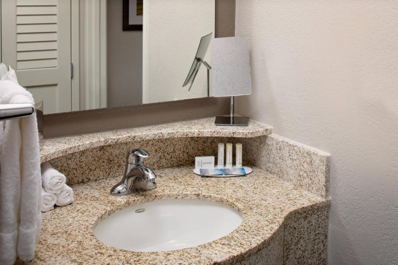 | Courtyard Houston Westchase