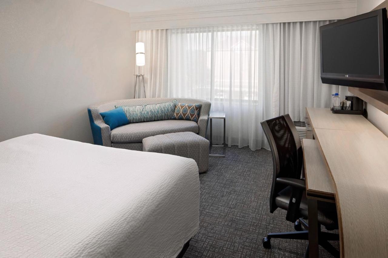 | Courtyard Houston Westchase