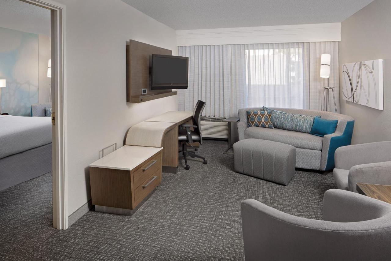 | Courtyard Houston Westchase