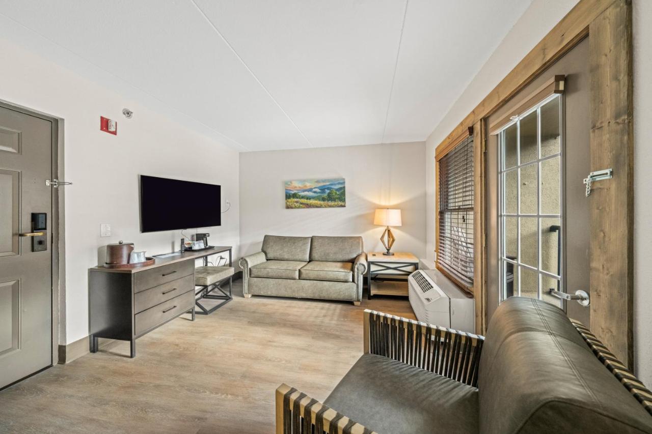  | Black Bear Inn & Suites