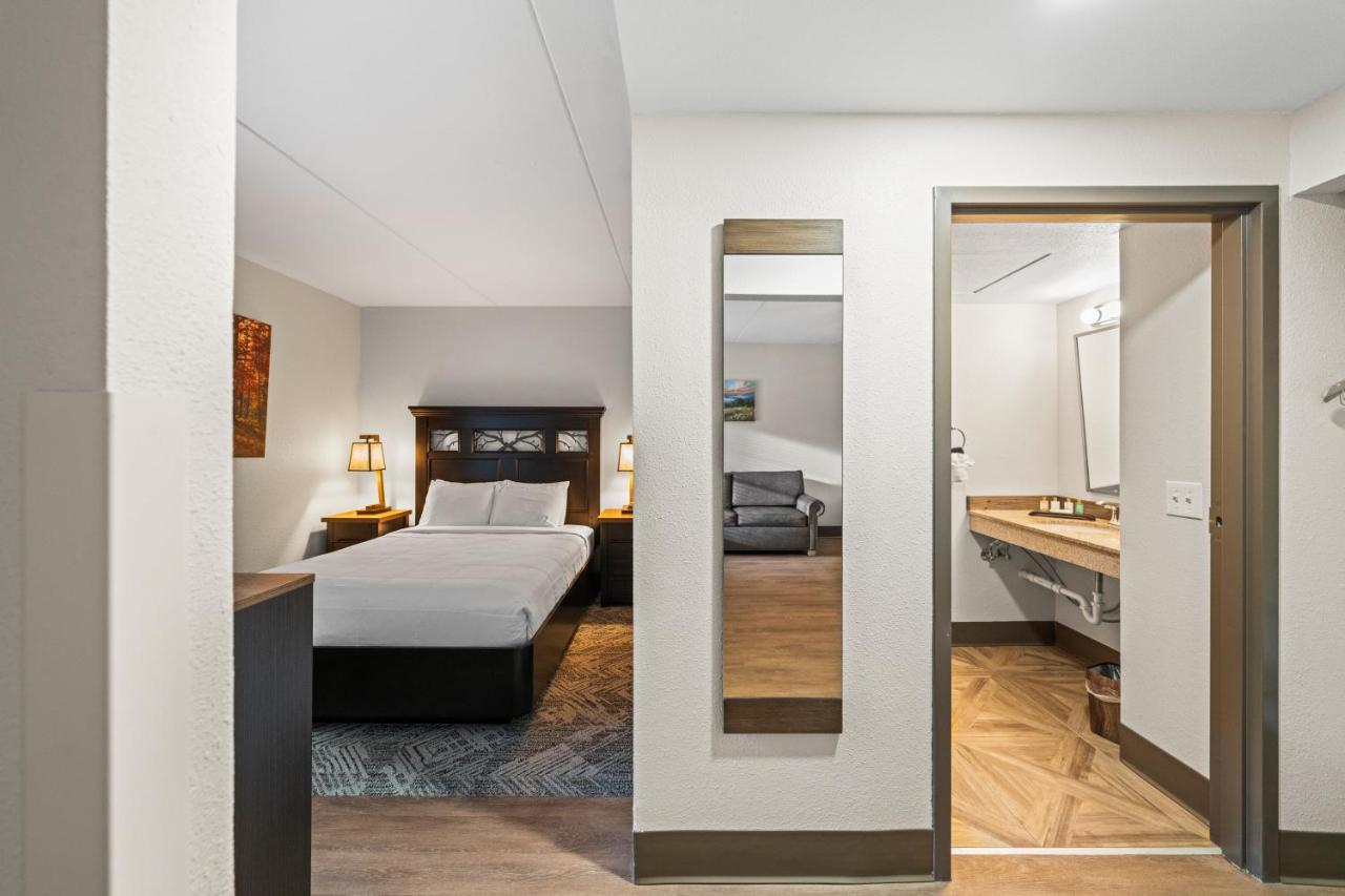  | Black Bear Inn & Suites