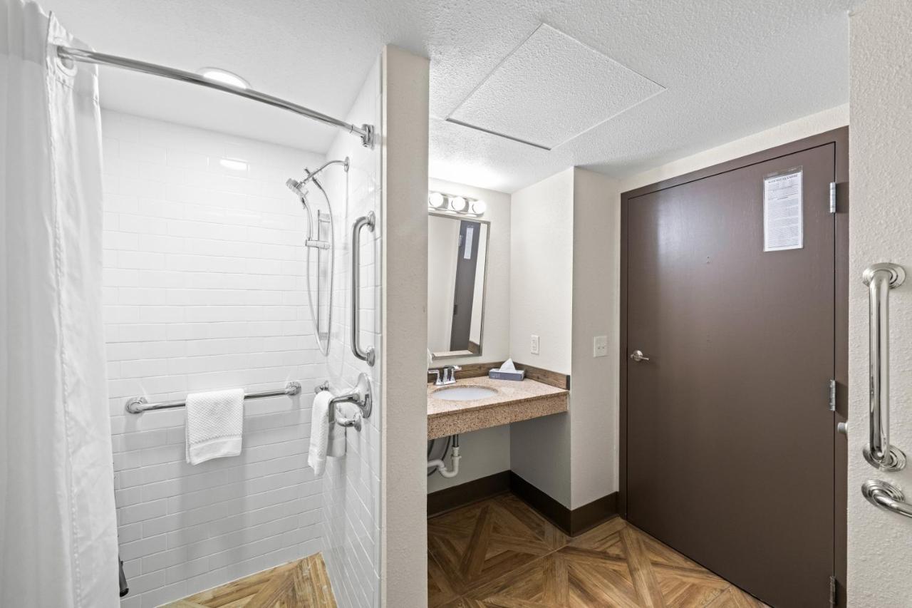  | Black Bear Inn & Suites