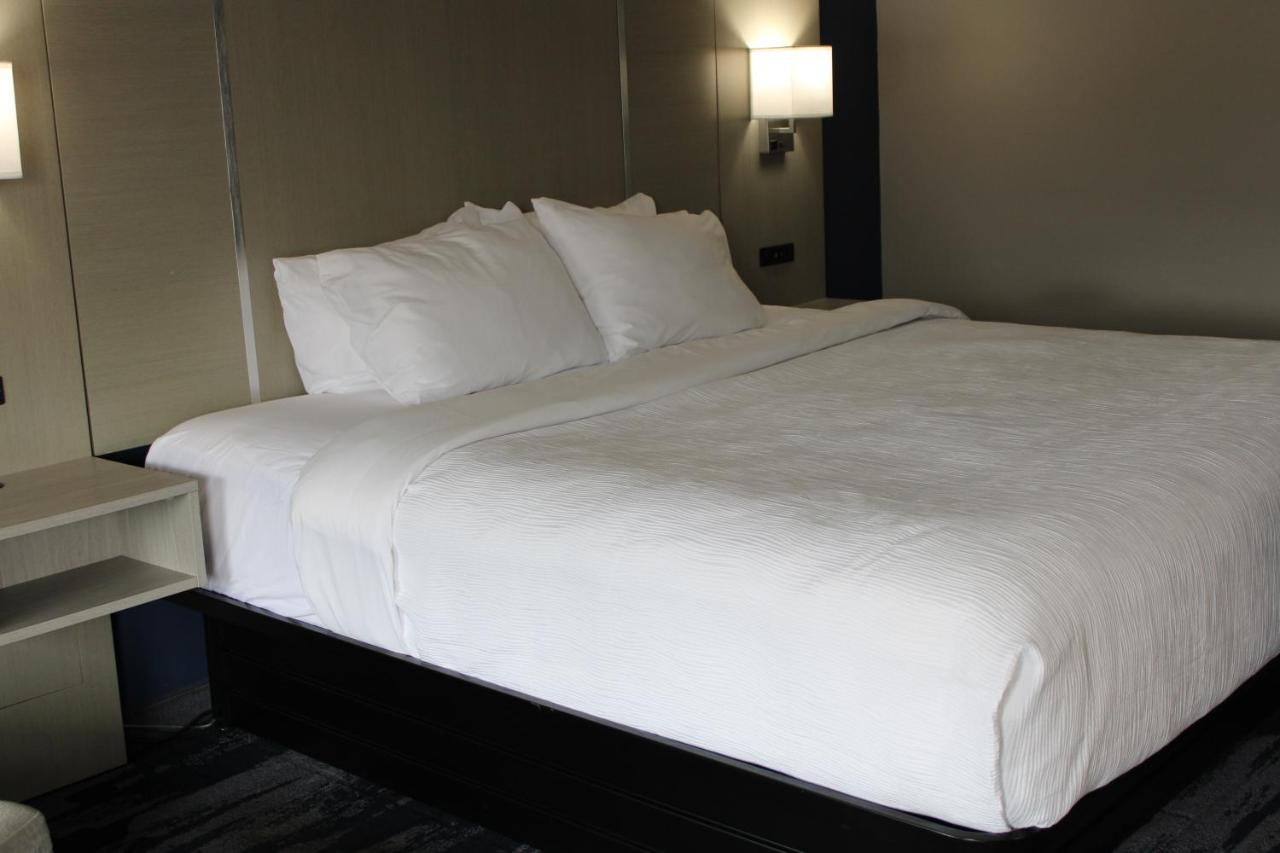Standard King Room - Non-Smoking at Quality Inn Scottsboro US/72 - Lake Guntersville Area