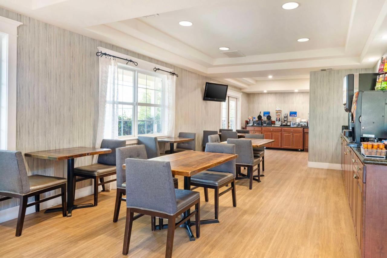 | Best Western Cedar Inn & Suites