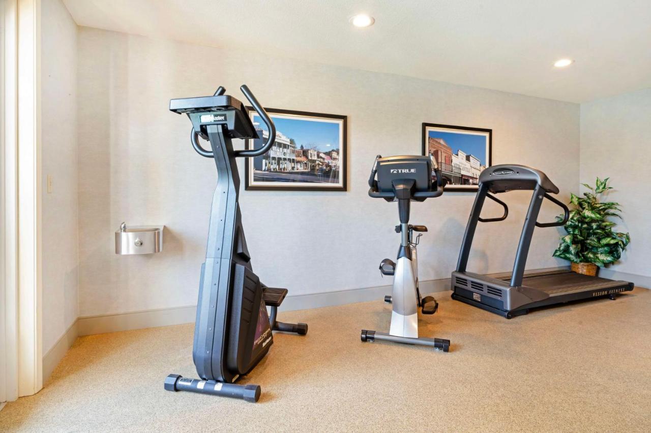 | Best Western Cedar Inn & Suites