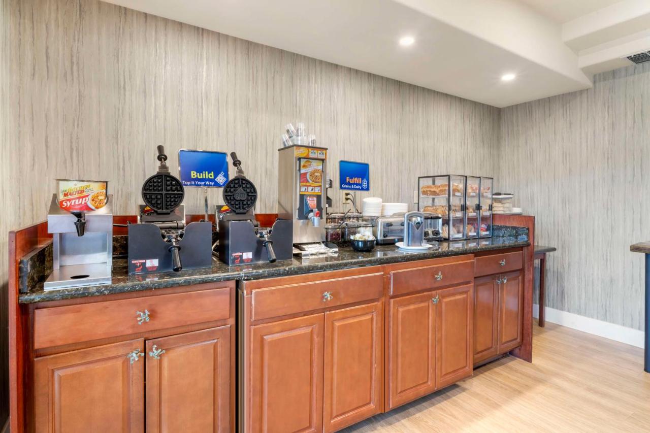 | Best Western Cedar Inn & Suites