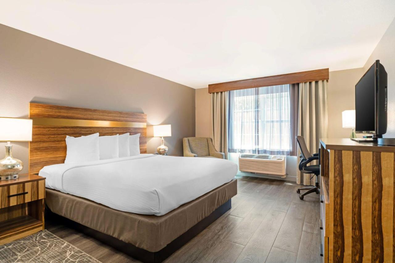 | Best Western Cedar Inn & Suites