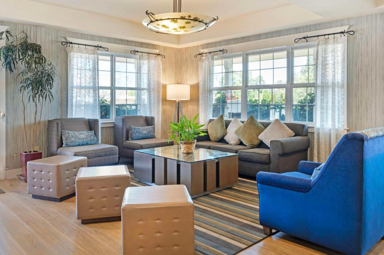  | Best Western Cedar Inn & Suites