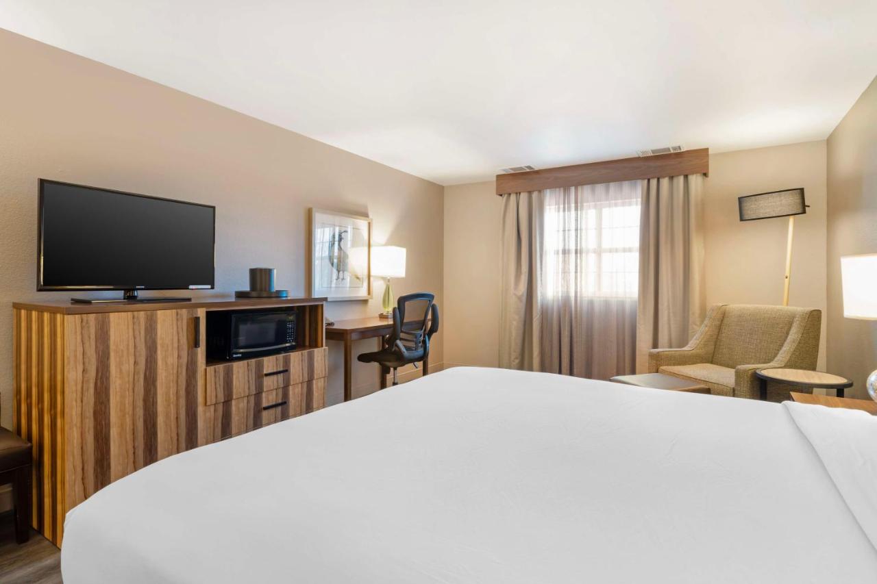 King Room at Best Western Cedar Inn & Suites