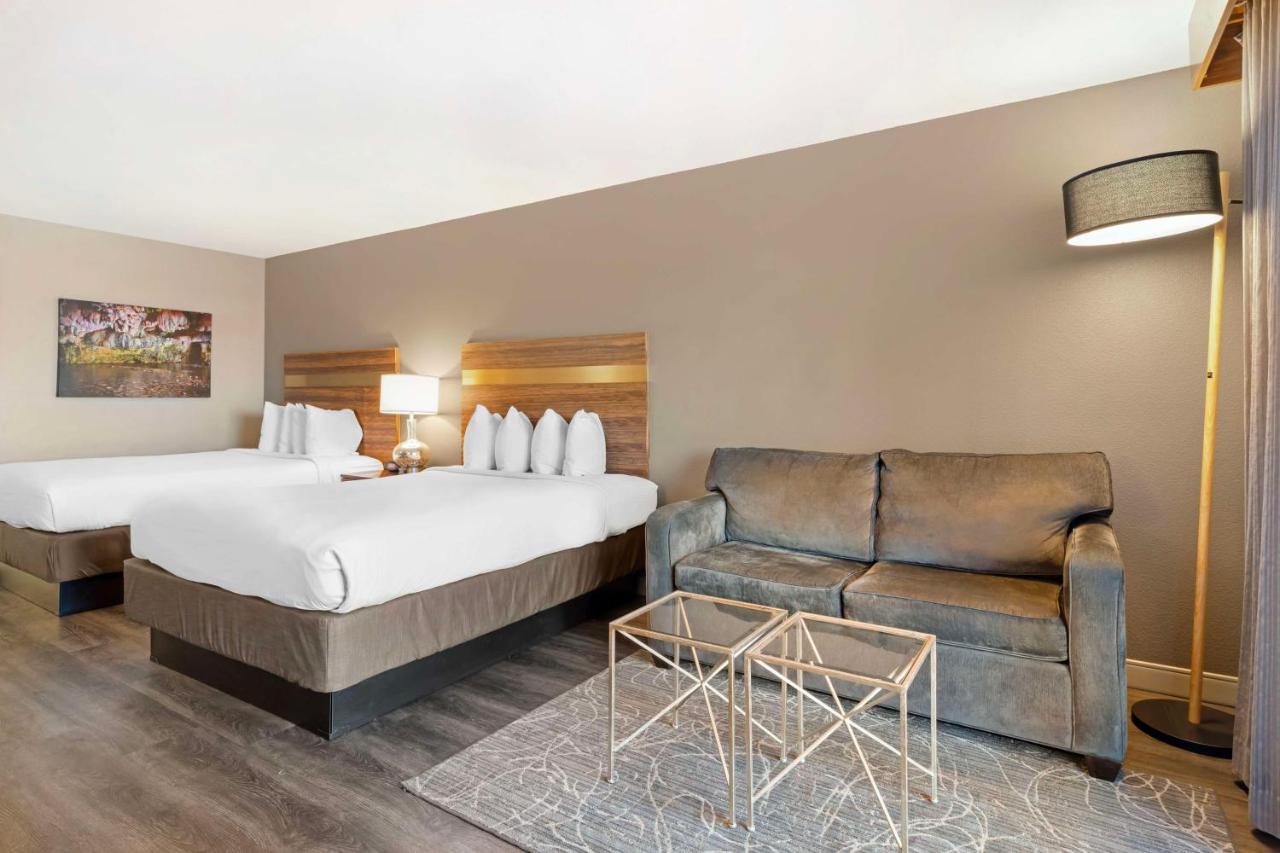 | Best Western Cedar Inn & Suites