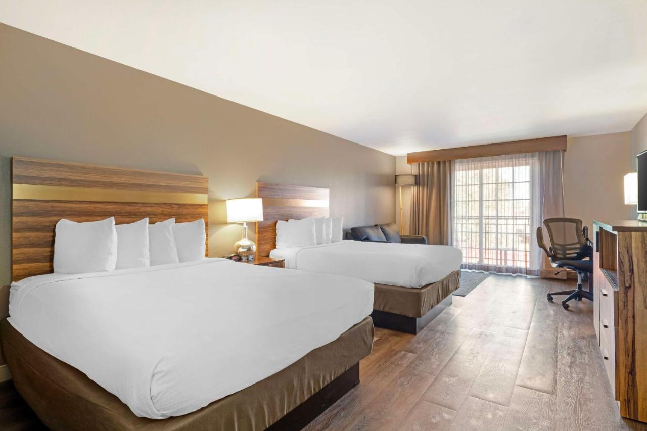 | Best Western Cedar Inn & Suites