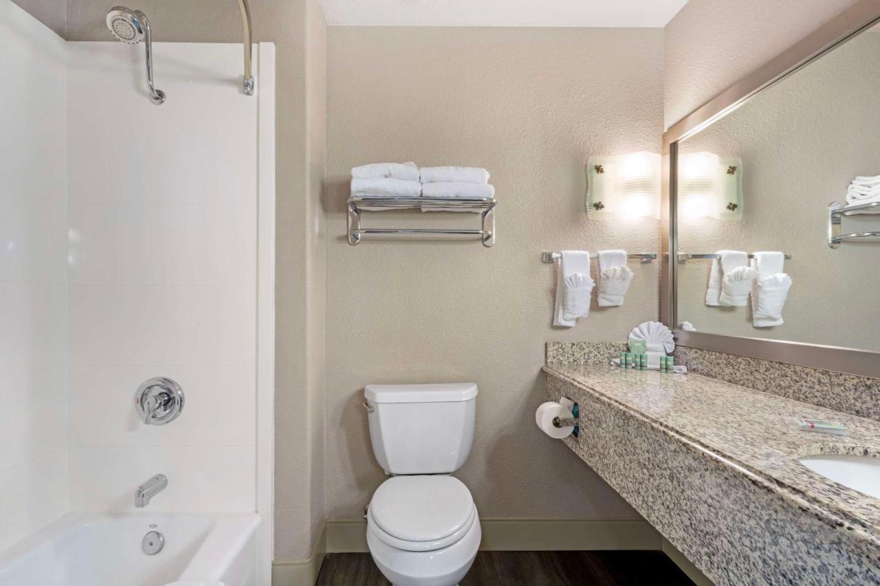 | Best Western Cedar Inn & Suites