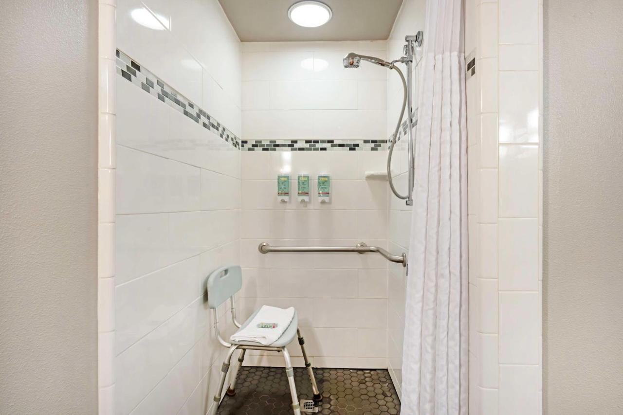 | Best Western Cedar Inn & Suites