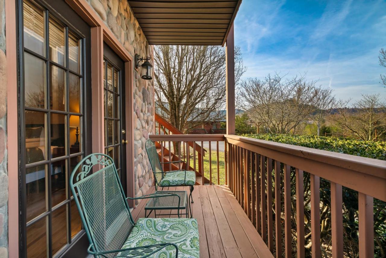 | Berry Springs Lodge