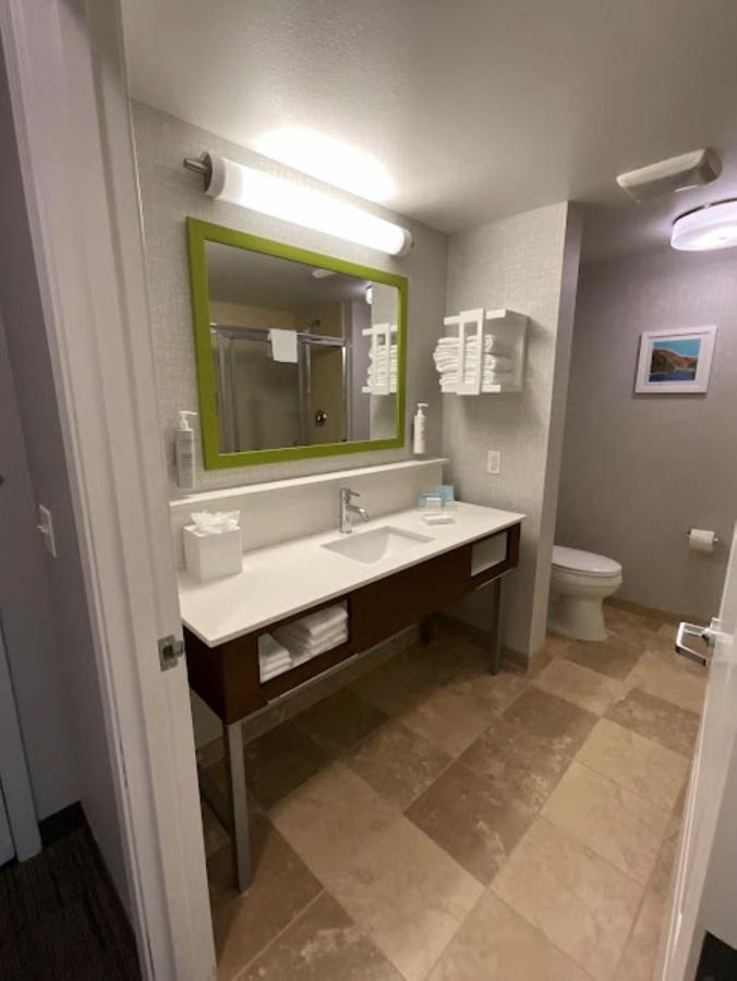 King Room - Non-Smoking at Hampton Inn Montrose