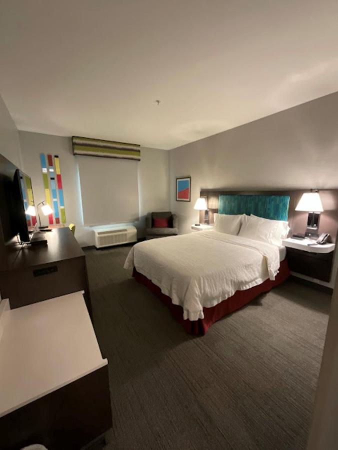 Queen Room with Roll-In Shower - Hearing Accessible at Hampton Inn Montrose