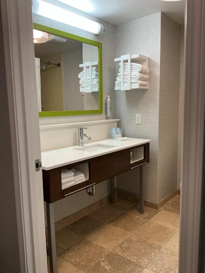 King Room - Non-Smoking at Hampton Inn Montrose