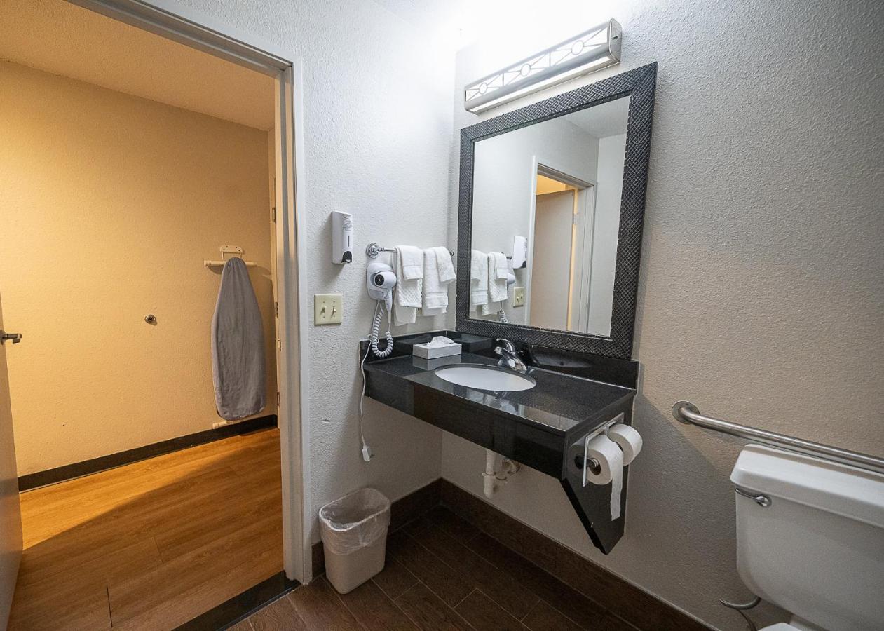 Deluxe Room with One Queen Bed Smoke Free at Red Roof Inn & Suites Danville, IL