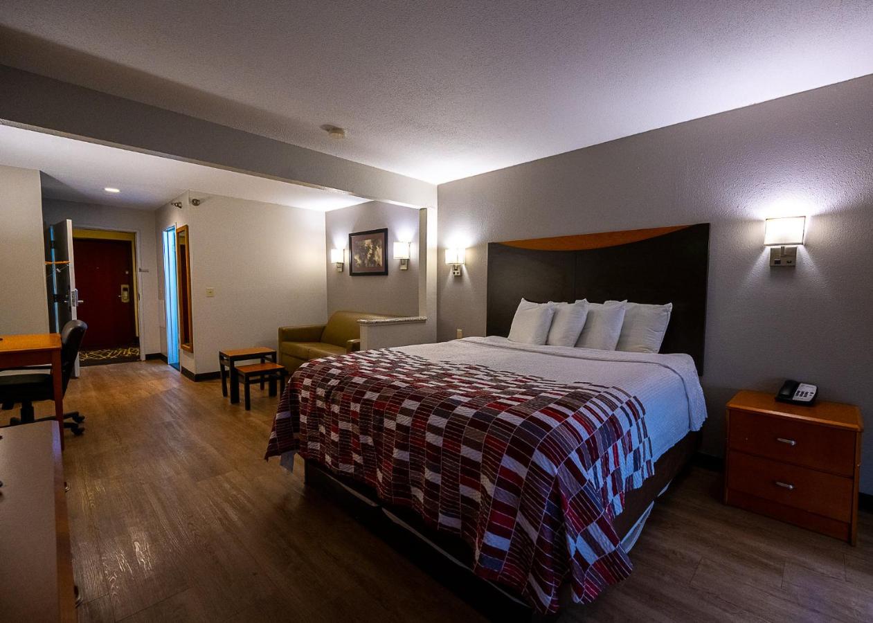 Suite King Room Smoke Free at Red Roof Inn & Suites Danville, IL