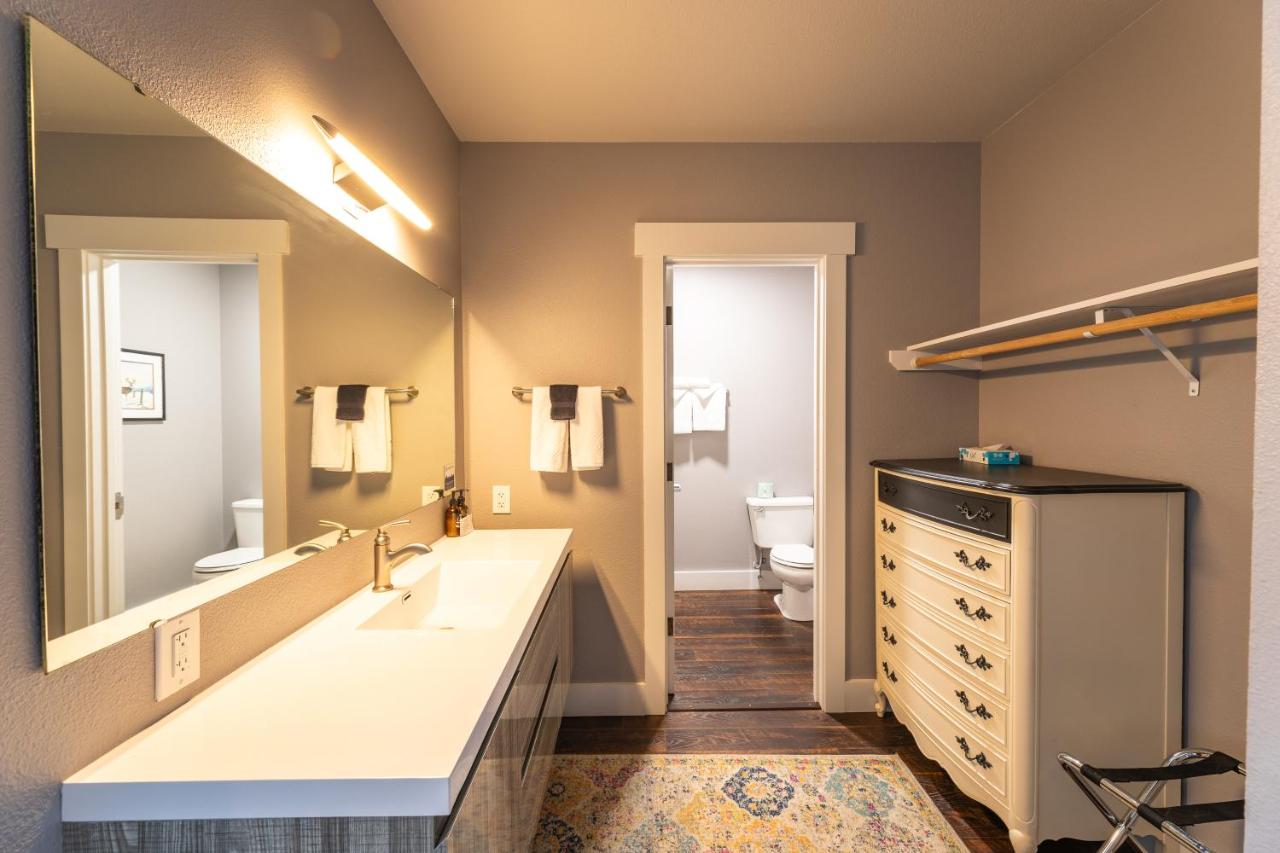  | Blue Elk Inn