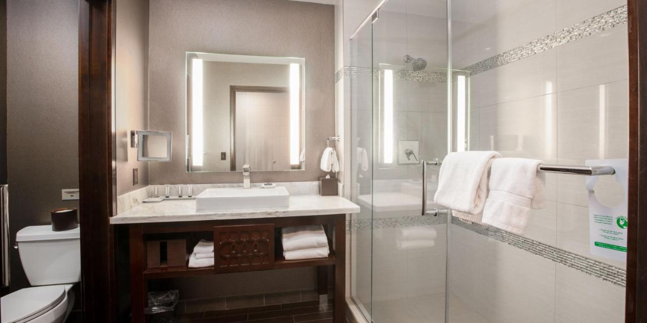 Deluxe Queen Room with Two Queen Beds at Viejas Casino & Willows Hotel