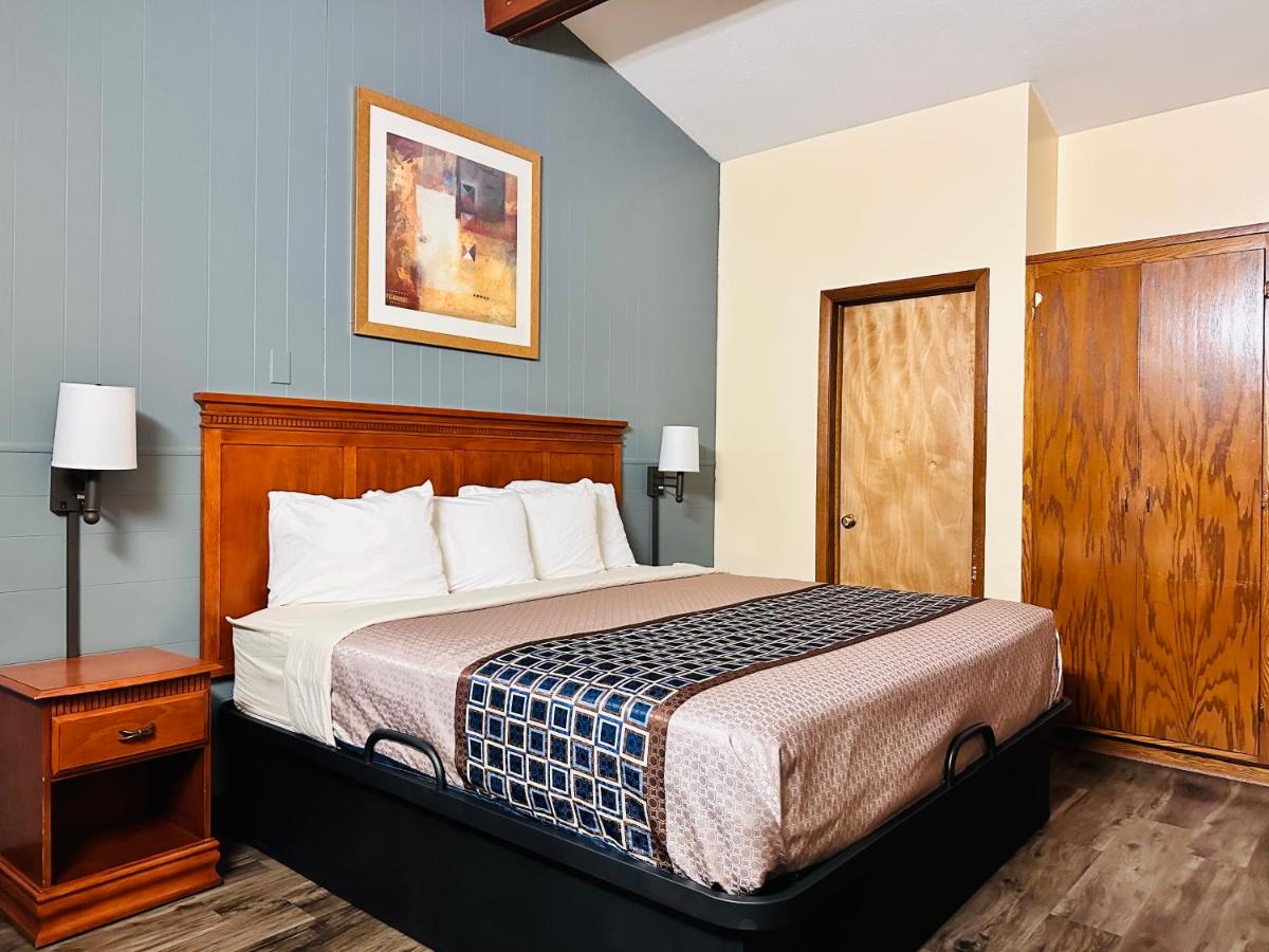 | Regency Inn Hudson