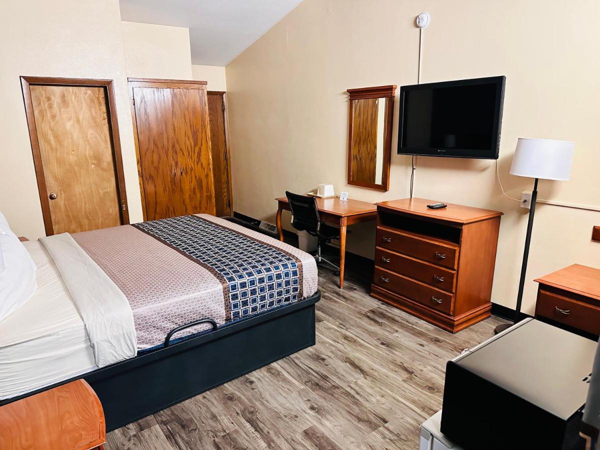 | Regency Inn Hudson