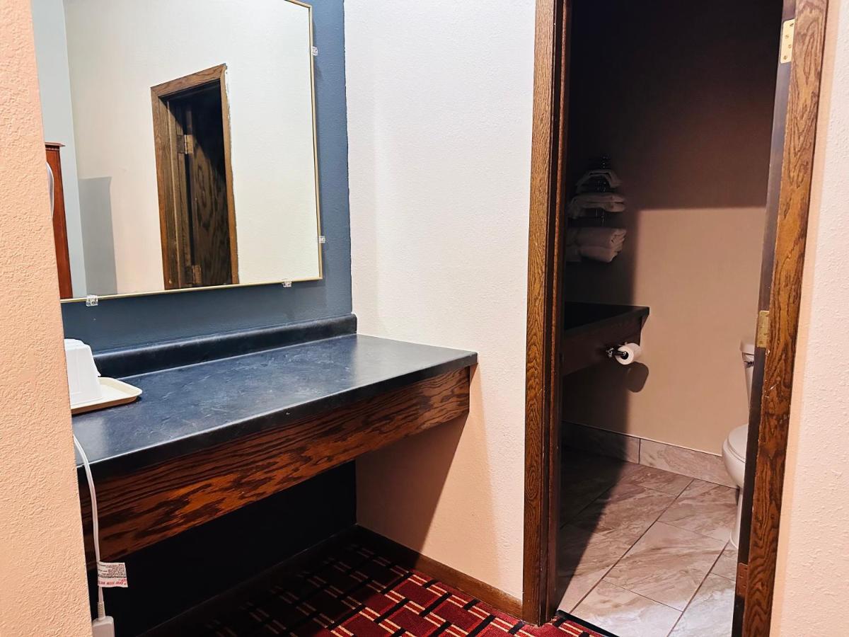 | Regency Inn Hudson