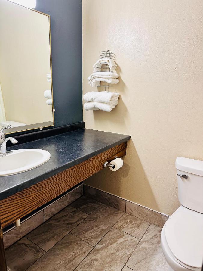 | Regency Inn Hudson