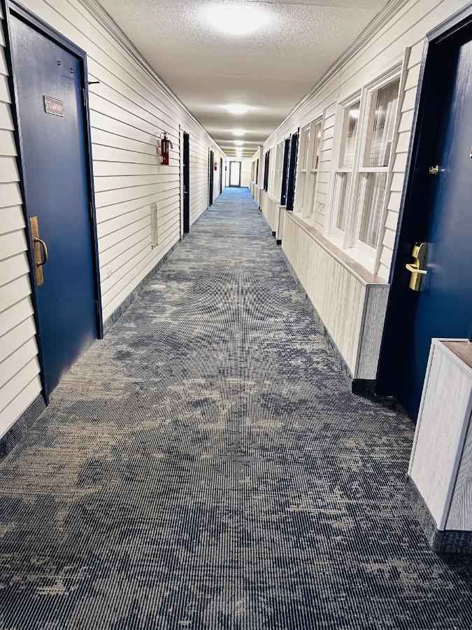 | Regency Inn Hudson