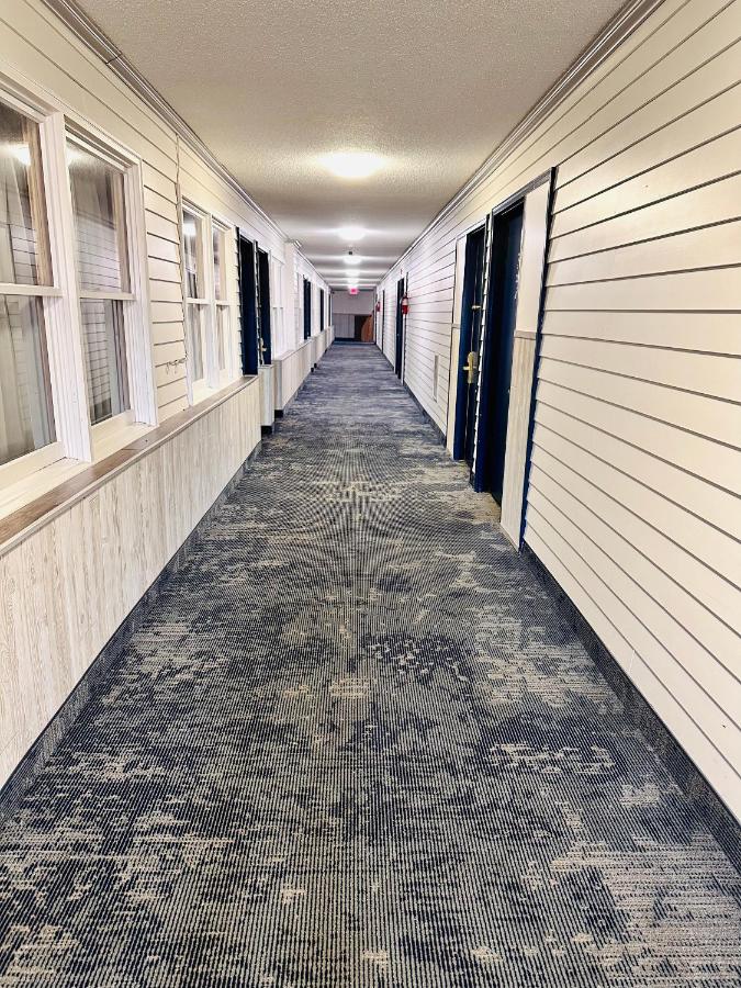 | Regency Inn Hudson