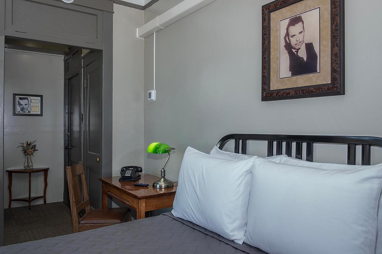 | Gardner Hotel