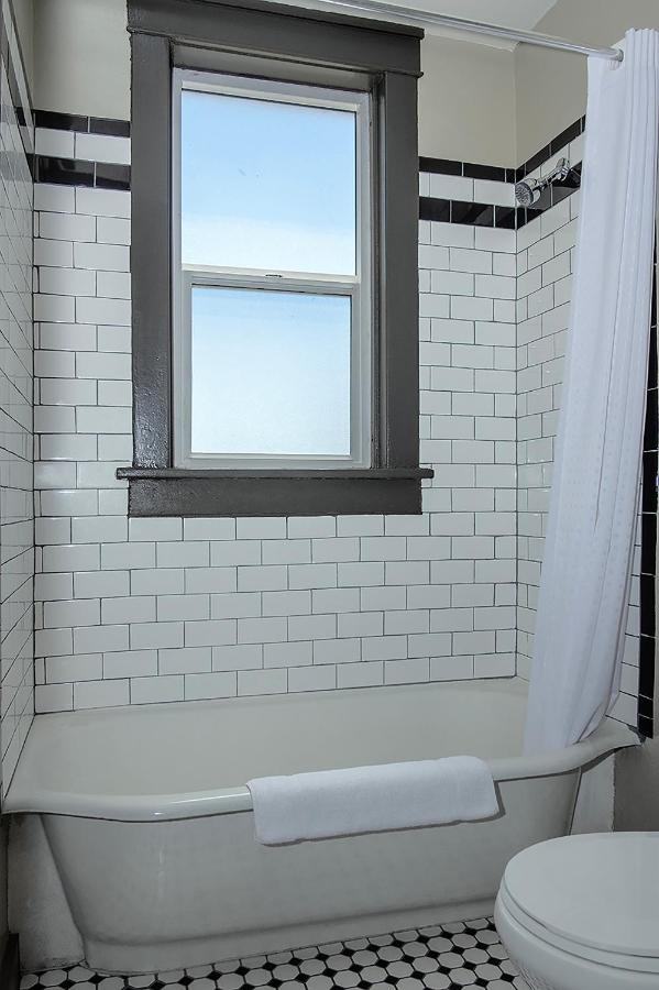 | Gardner Hotel