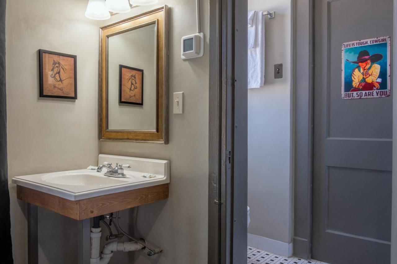 | Gardner Hotel