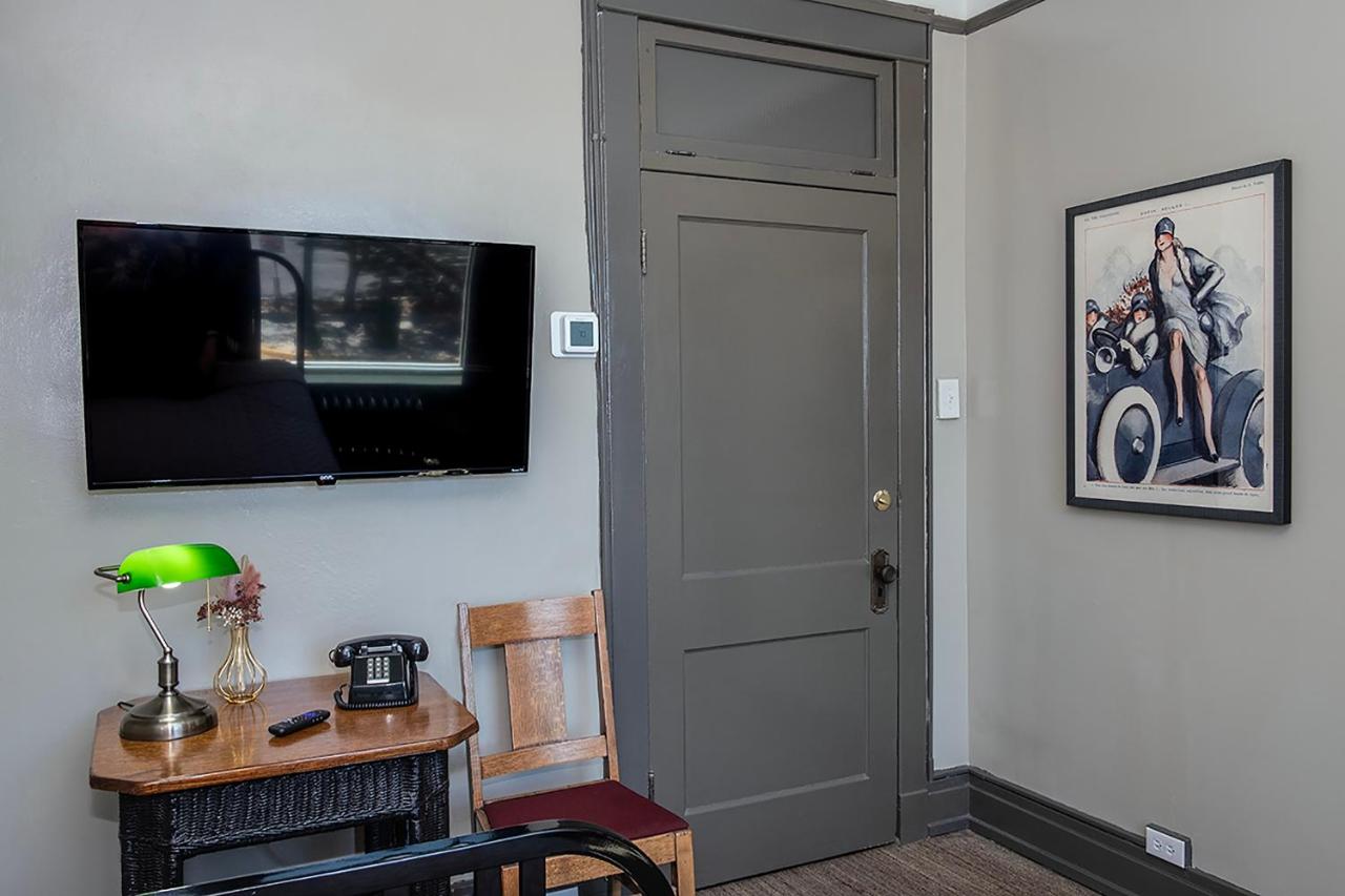 | Gardner Hotel