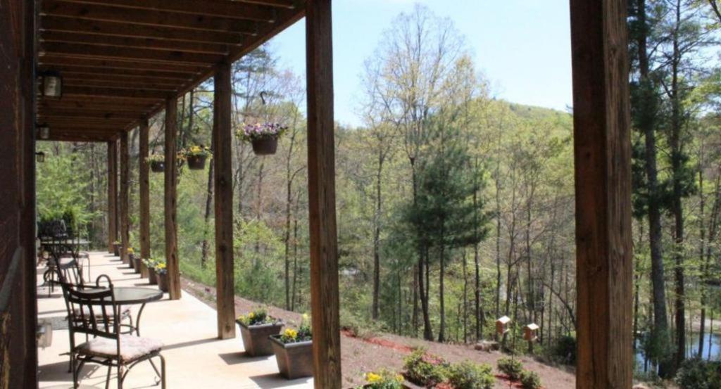  | Long Mountain Lodge Bed & Breakfast