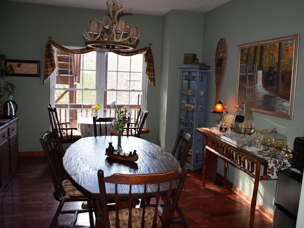 | Long Mountain Lodge Bed & Breakfast
