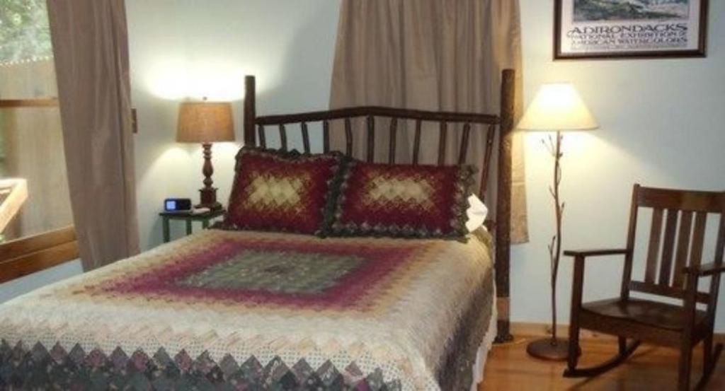 | Long Mountain Lodge Bed & Breakfast