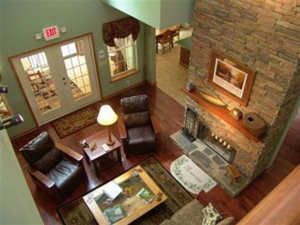 | Long Mountain Lodge Bed & Breakfast