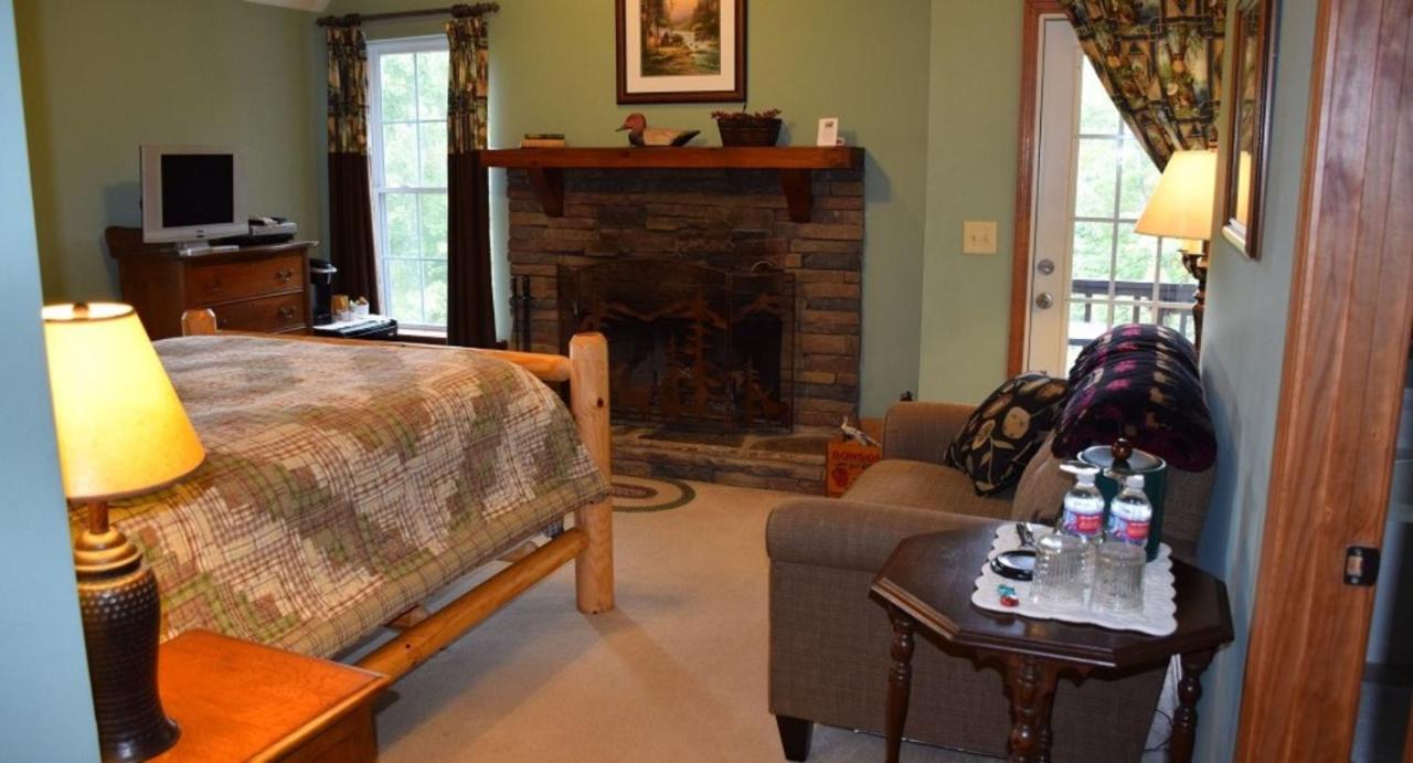 | Long Mountain Lodge Bed & Breakfast