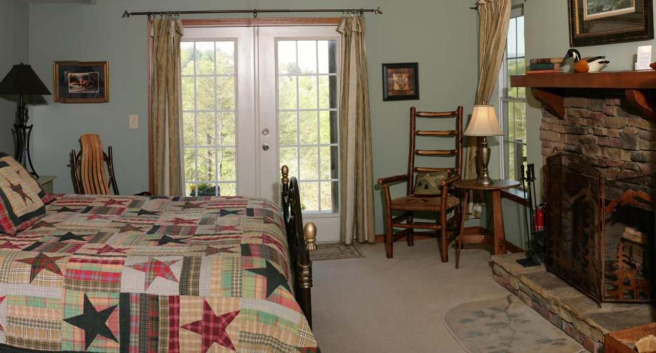 | Long Mountain Lodge Bed & Breakfast