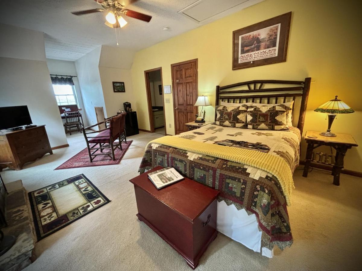 | Long Mountain Lodge Bed & Breakfast