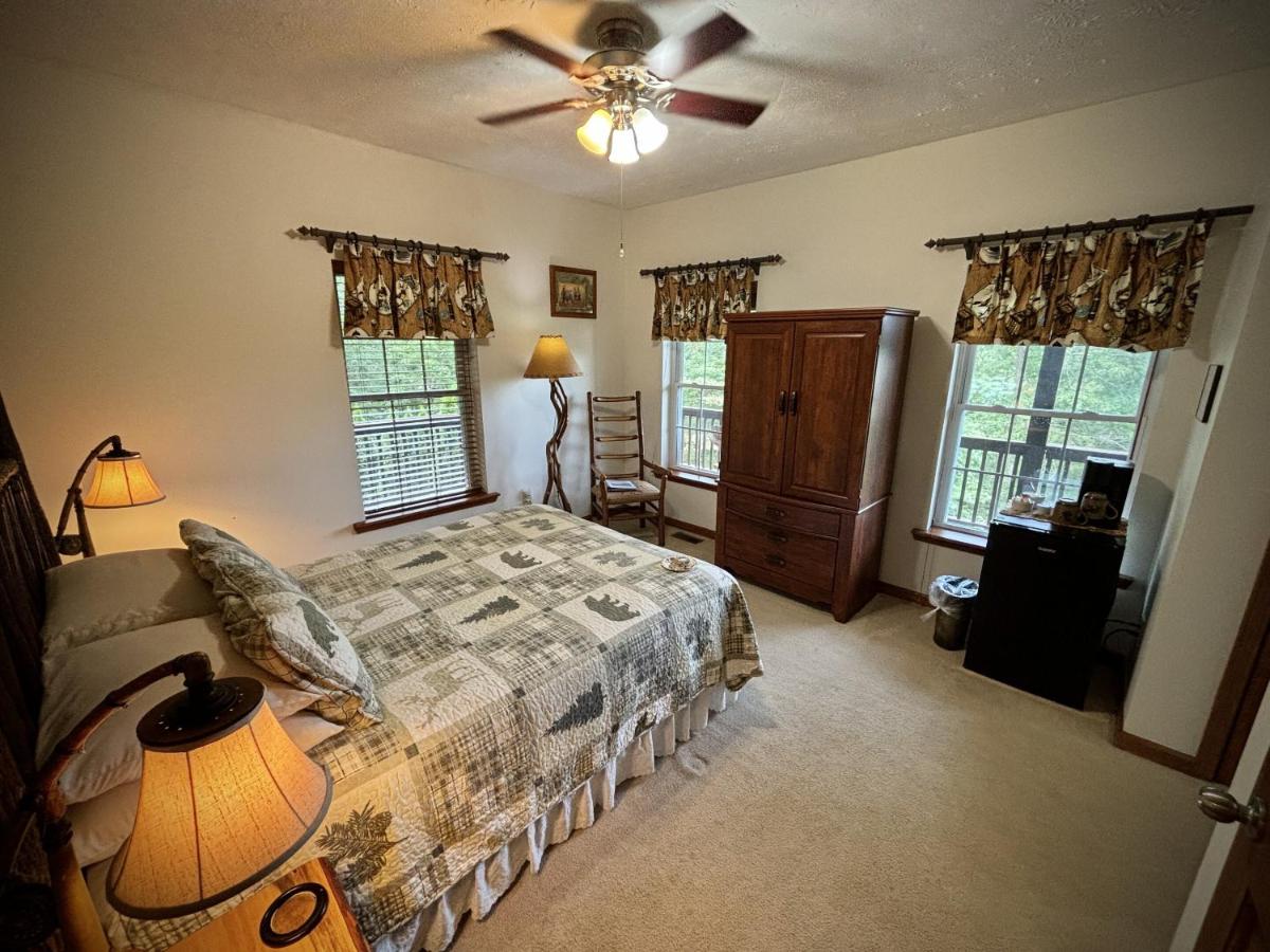 | Long Mountain Lodge Bed & Breakfast
