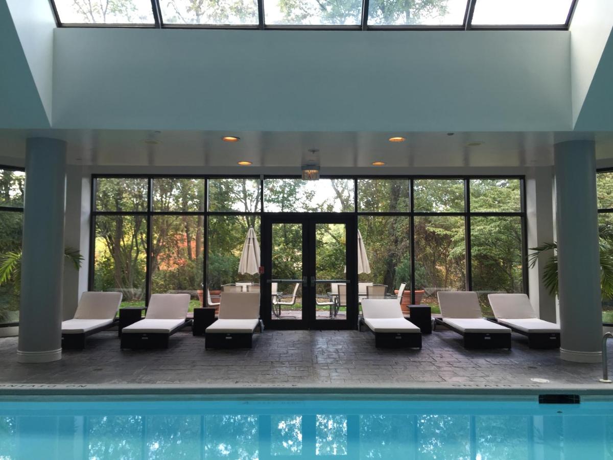 | Hilton East Brunswick