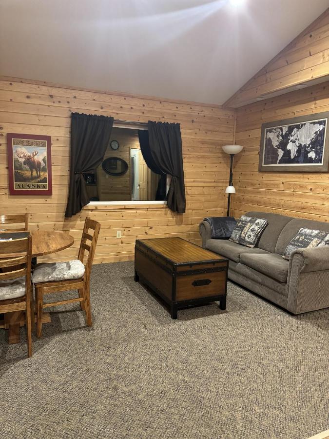 | Susitna River Lodging, Backwoods Cabins