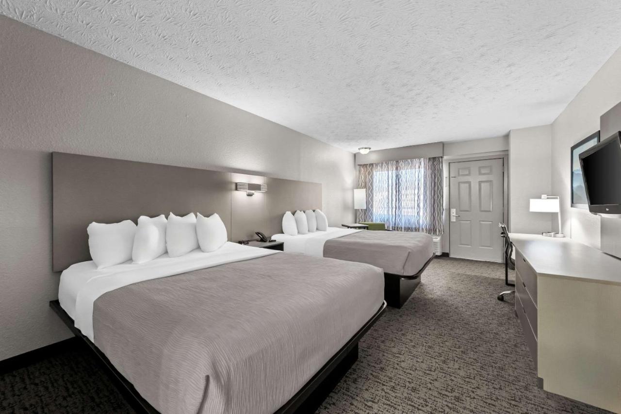 Queen Room with Two Queen Beds - Non-Smoking at Quality Inn And Suites Dollywood