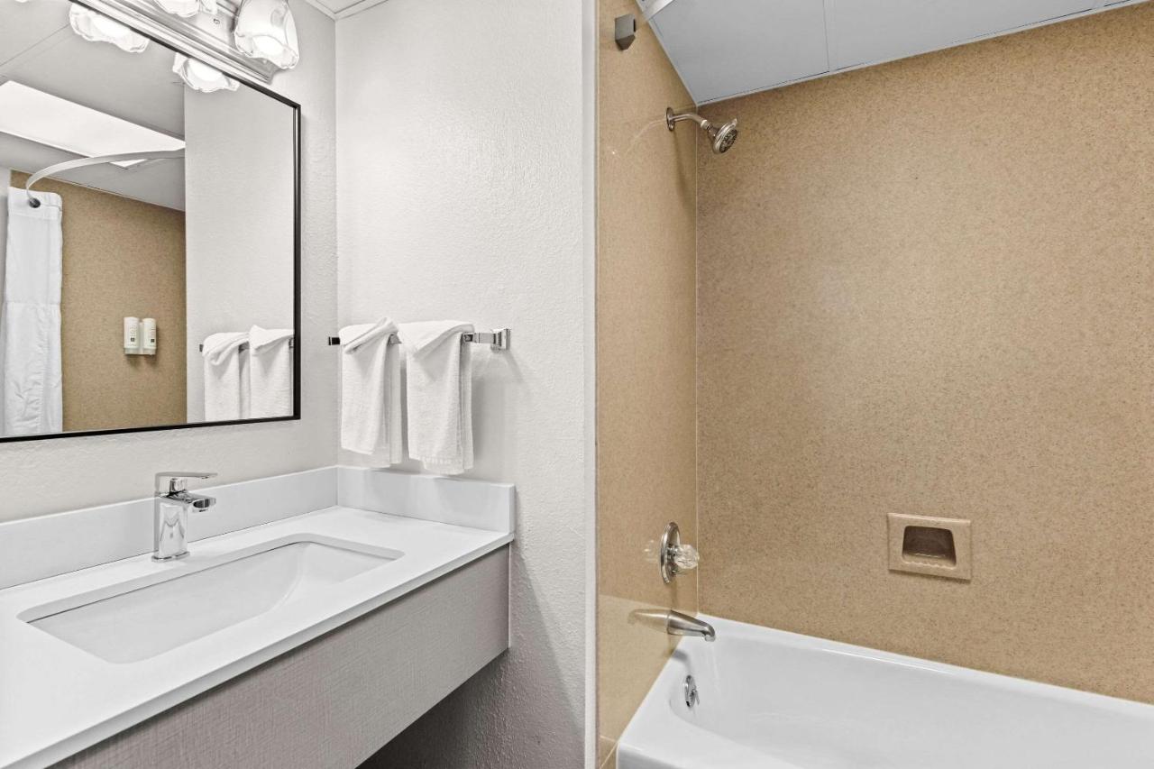 Suite with One King Bed and One Queen Bed - Non-Smoking at Quality Inn And Suites Dollywood